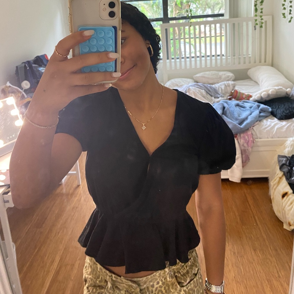 Black ruffle top 💝